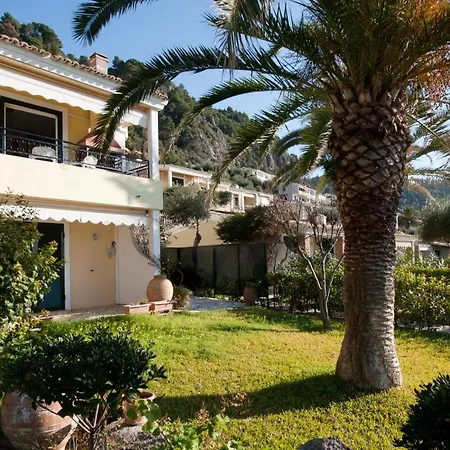 펜션 Aphrodite - Beachfront House - Recently Renovated *