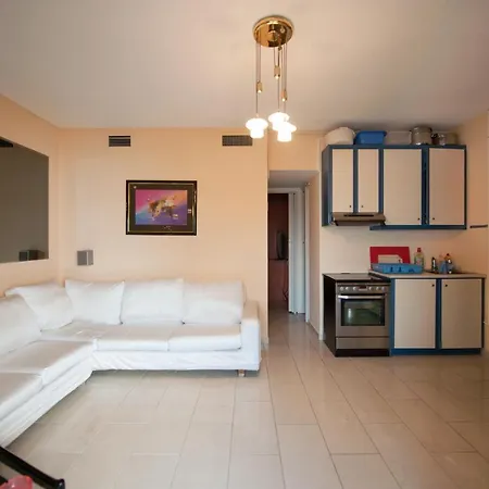 펜션 Aphrodite - Beachfront House - Recently Renovated