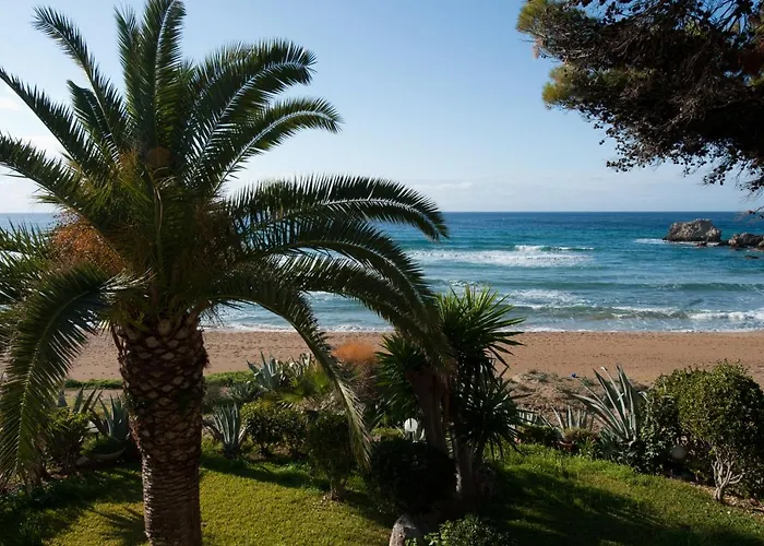 Aphrodite - Beachfront House - Recently Renovated *