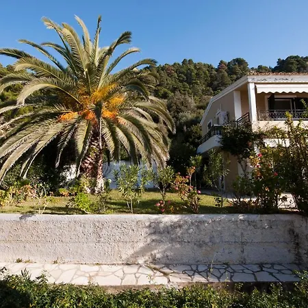 Aphrodite - Beachfront House - Recently Renovated Ferienhaus