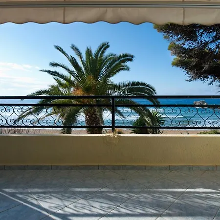 Aphrodite - Beachfront House - Recently Renovated Сasa de vacaciones