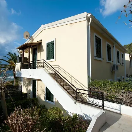 Aphrodite - Beachfront House - Recently Renovated Prázdninový dům *