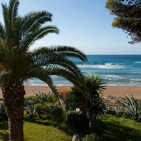 Aphrodite - Beachfront House - Recently Renovated *