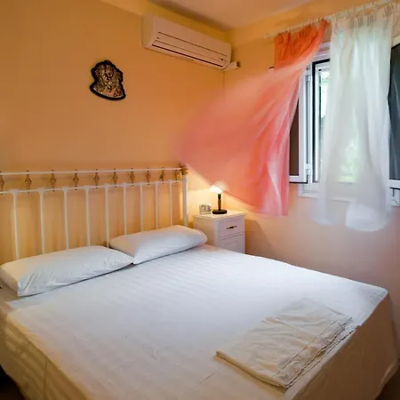 Prázdninový dům Aphrodite - Beachfront House - Recently Renovated Glyfada (Corfu)