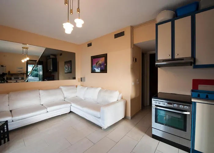 Aphrodite - Beachfront House - Recently Renovated 格利法达