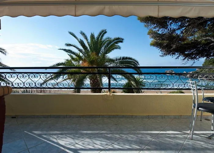 Aphrodite - Beachfront House - Recently Renovated 度假居